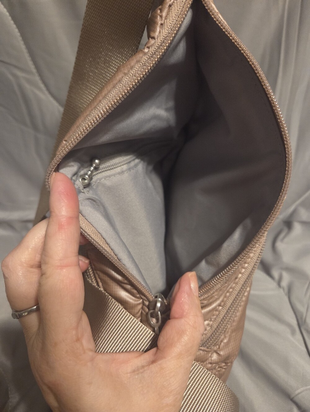 Brand New Baggallini Quilted Sling Crossbody in Soft Metallic Blush, No Tags . - Picture 4 of 5